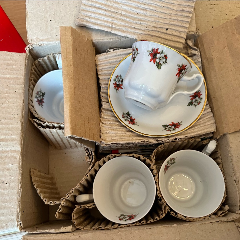 IMPERIAL Fine China Porcelain 16 Pieces